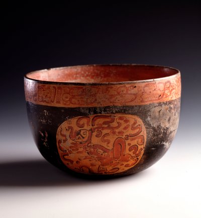 Arte precolombiana, civiltà Maya, periodo classico tardivo: vaso in argilla policroma decorato con glifi. Da Uaxactun, Quiche, Guatemala. Guatemala, Museo Nazionale di Archeologia e Etnologia da Mayan Mayan