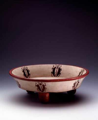Arte precolombiana, civiltà Maya, periodo tardo classico: piatto tripode in argilla policroma decorato con coleotteri. Da Peten, Guatemala da Mayan Mayan