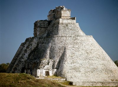 Piramide del mago, VI secolo da Mayan Mayan