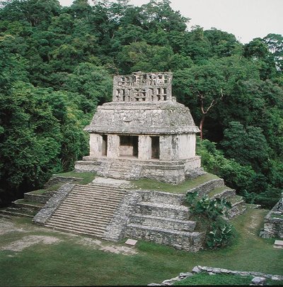 Veduta del Tempio del Sole, Tardo Classico Maya da Mayan Mayan