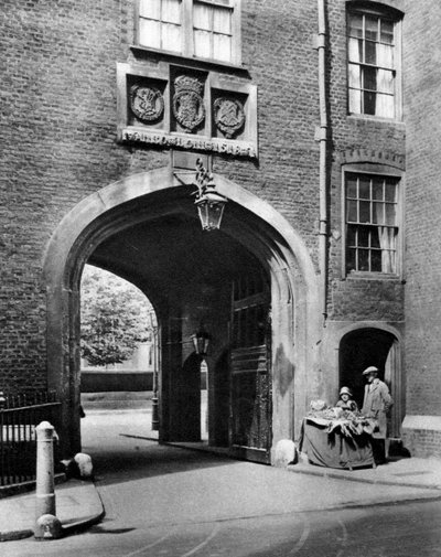 Un portale Tudor che conduce a Lincoln