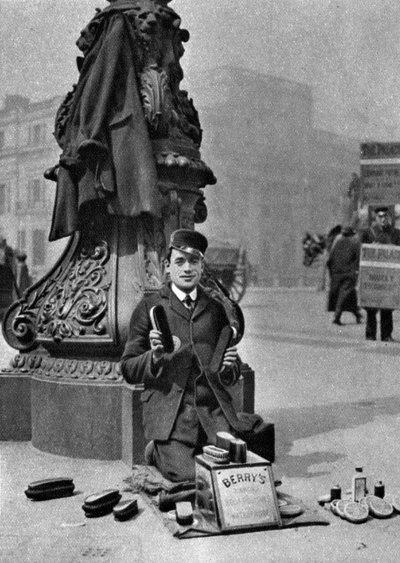 Un Lustrascarpe, Londra da McLeish