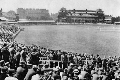 Una partita di cricket, Lords cricket ground, Londra, 1926-1927 da McLeish