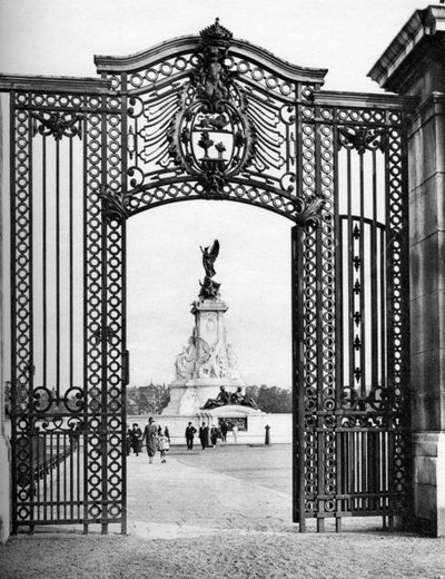 Cancelli in ferro battuto, Buckingham Palace, Londra da McLeish