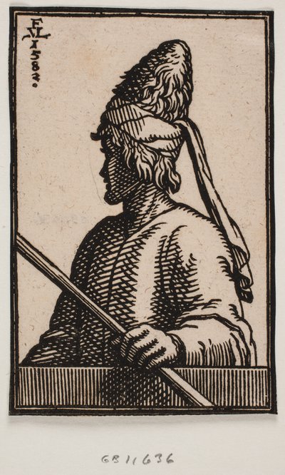 Busto di un giovane con cappello a punta di cuoio, che tiene un bastone nella mano sinistra, esteso sopra il parapetto; mostrato in profilo 3/4 dal lato sinistro dell