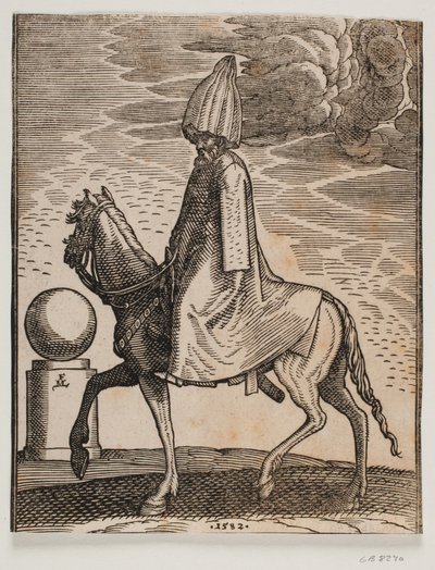 Cavaliere con lungo cappotto e copricapo simile a una zucca, profilo a sinistra; sotto il mantello si intravede una spada; dietro le zampe anteriori del cavallo si vede un piedistallo cilindrico che sostiene una sfera da Melchior Lorck