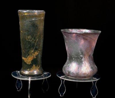 Civiltà barbarica: coppe di vetro del periodo merovingio. 6°-7° secolo. Strasburgo, Museo Archeologico del Palazzo Rohan da Merovingian