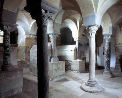 Arte merovingia: vista della cripta dell