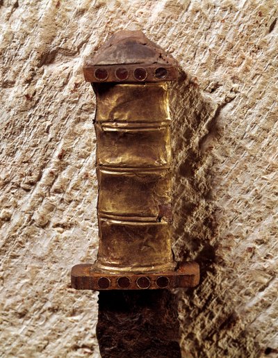 Arte merovingia: manico di lancia, VI secolo. Gallia, Museo Nazionale di Archeologia di Saint Germain en Laye da Merovingian Merovingian