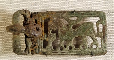 Arte merovingia: fibbia di cintura rappresentante un animale fantastico. Gallia VI secolo. Museo Nazionale di Archeologia di Saint Germain en Laye da Merovingian Merovingian