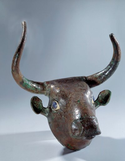 Mesopotamia: Testa di toro in rame (pezzo di mobilio o arpa). Periodo sumerico. 2500 a.C. da Tello da Mesopotamian