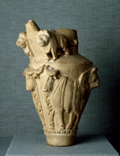 Arte mesopotamica: vaso rituale in calcare con tori e leoni. Alt. 30,2 cm Dal sito di Uruk (o Uruk), Iraq. Baghdad, Museo Archeologico da Mesopotamian Mesopotamian