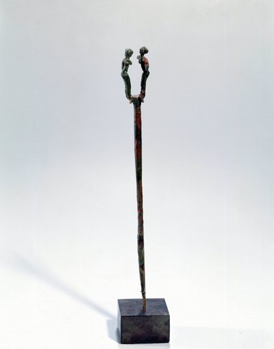 Arte orientale: spilla con testa decorata di due personaggi. Oggetto in bronzo, circa 3300-3200 a.C. (periodo di Uruk, Mesopotamia) da Mesopotamian Mesopotamian