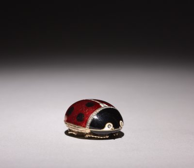 Scatola coccinella, ditta di Peter Carl Fabergé da Michael Evlampievich Perkhin