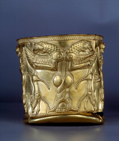 Arte orientale antica: Coppa in elettro rappresentante un mostro con artigli intrecciati, circa 1200 a.C. Dal nord dell