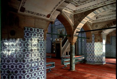 Vista interna della Moschea Rustem Pasha (1560-1564) da Mimar Sinan