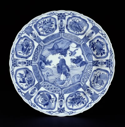 Piatto kraak blu e bianco dipinto con Li Tiegvai che attraversa il mare su una doppia zucca, periodo Wanli, 1594-1610 (porcellana) da Ming Dynasty Chinese School