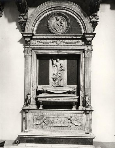 Monumento al Conte Ugo (m.1001) Marchese di Toscana da Mino da Fiesole