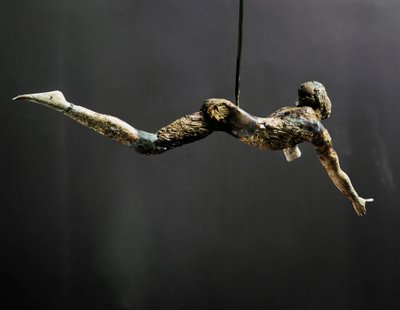 Acrobata (detto anche Il saltatore di tori), figurina in avorio, 1700-1400 a.C. da Minoan