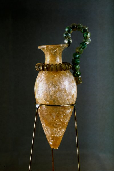 Arte minoica: rhyton in cristallo di rocca e rame dalla stanza del tesoro del santuario di Zakros a Creta. 1700-1400 a.C., museo archeologico da Minoan