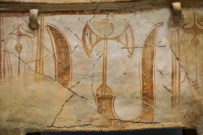 Cassa minoica larnax decorata con corna di consacrazione da Minoan