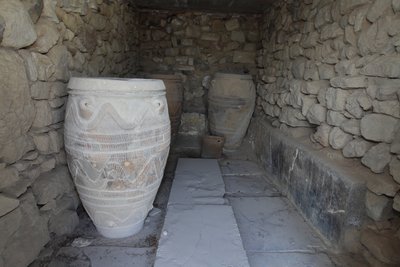 Sito archeologico minoico di Festo. Il magazzino dei pithoi giganti da Minoan