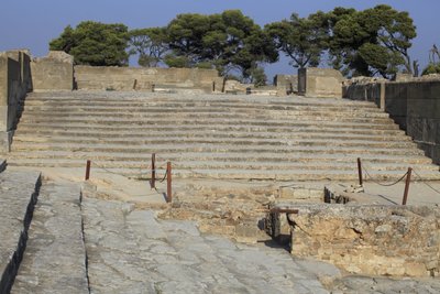 Sito archeologico minoico di Festo. Scala che parte dal cortile ovest e conduce ai Propilei da Minoan