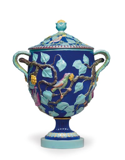 Vaso con coperchio a due manici in maiolica inglese, metà del XIX secolo da Mintons Ltd (attr. to)