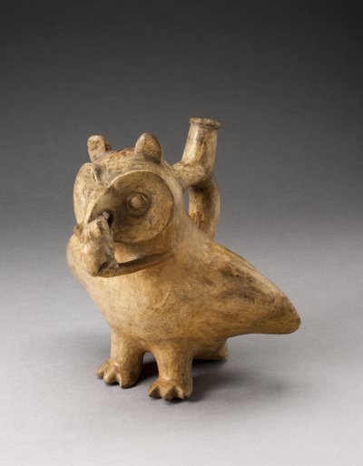 Vaso con beccuccio a forma di manico a forma di gufo che mangia un topo, 100 a.C.-A.D. 500 da Moche