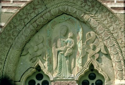 Madonna con Bambino, dettaglio della finestra della chiesa, costruita 1413-17 da Morava School