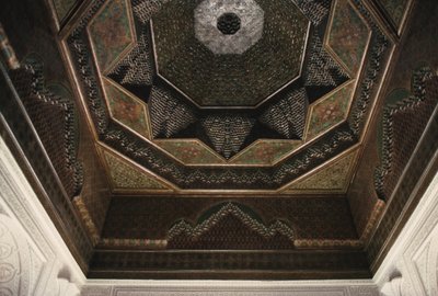 Kasbah di Thamiel glaoui, dettaglio del soffitto (ceramica) da Moroccan School