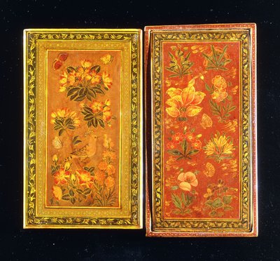 Una coppia di custodie per specchi della dinastia Safavide, dipinte con disegni floreali, una con un upupa appollaiata (c.1671-2) da Muhammad Zaman