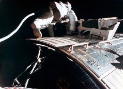 Alfred M. Worden b1932 durante la missione lunare Apollo 15, 1971 da NASA Images