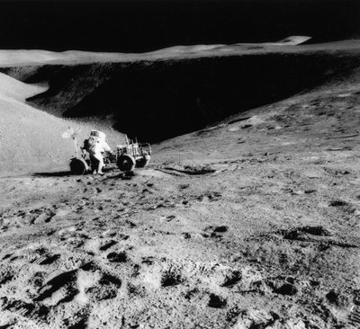 Astronauta David Scott b1932 sul pendio di Hadley Delta durante Apollo 15, 1971 da NASA Images