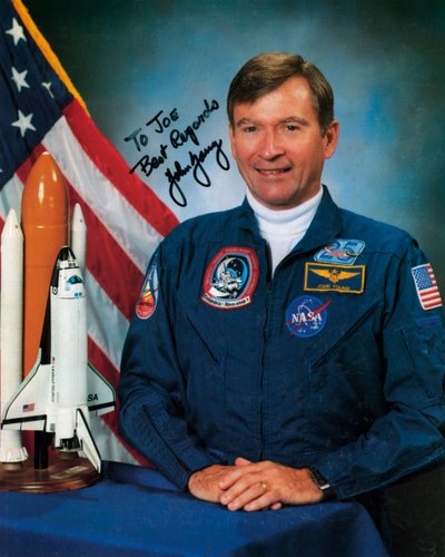 John Watts Young nato nel 1930, astronauta NASA, anni 1990 da NASA Images