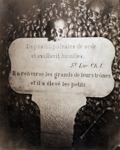 Gli ossari delle catacombe di Parigi da Nadar