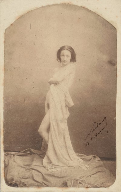 [Nudo in Piedi Drappeggiato] da Nadar