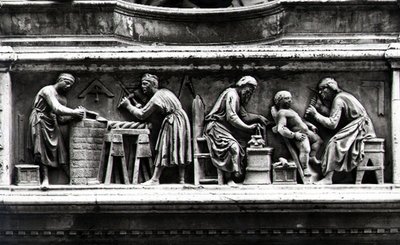 Rilievo che raffigura artisti e artigiani al lavoro da Nanni di Banco