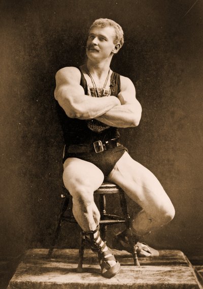 Eugen Sandow, in posa classica greco-romana antica, c.1893 da Napoleon Sarony