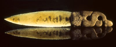Coltello di pietra scolpito e scheggiato del Neolitico scavato a Çatal Hüyük in Anatolia centrale da Nathan Benn