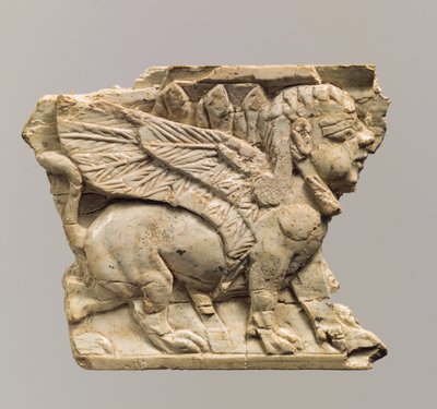 Placca di mobilio scolpita in rilievo con sfinge, c.9°-8° secolo a.C. da Neo Assyrian
