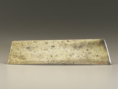 Scalpello biforcuto (zhang), cultura Qijia, c.2500-2000 a.C. da Neolithic Period Chinese School