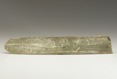 Coltello da raccolta (hu), cultura Qijia, c.2500-2000 a.C. da Neolithic Period Chinese School