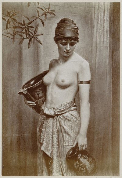 Fotoreproduzione di una xilografia dal dipinto Wasserträgerin di Max Nonnenbruch da Neue Photographische Gesellschaft (possibly)