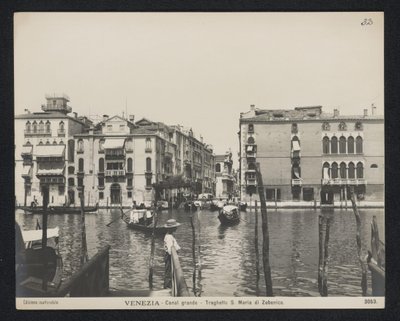 Traghetti verso la Chiesa di Santa Maria del Giglio a Venezia da Neue Photographische Gesellschaft