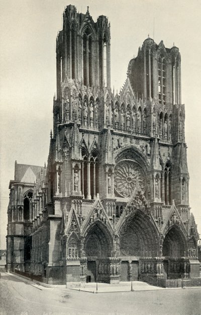 Un grande edificio gotico: la cattedrale di Reims, costruita nei secoli XIII e XIV da Neurdein