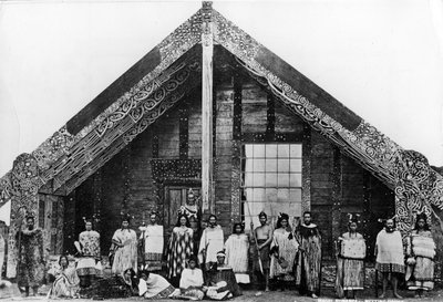 Casa di riunione Maori Runanga, c.1863-80 da New Zealand Photographer