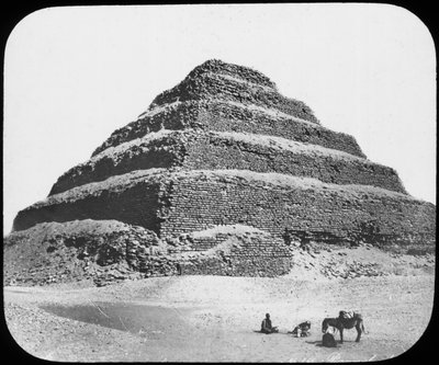 Piramide a gradoni del Re Djoser, Saqqara, Egitto, circa 1890 da Newton and Co