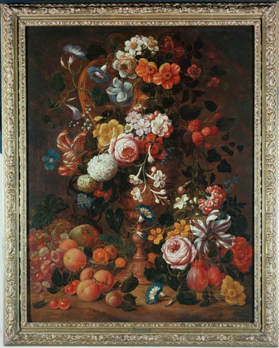 Rose, dalie, convolvoli, un tulipano e altri fiori in un