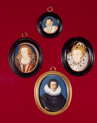 Collezione di miniature: Francis Drake (ora nella National Portrait Gallery); Elisabetta I (ora nella National Portrait Gallery); Isaac Oliver; Elisabetta, Regina di Boemia da Nicholas Hilliard